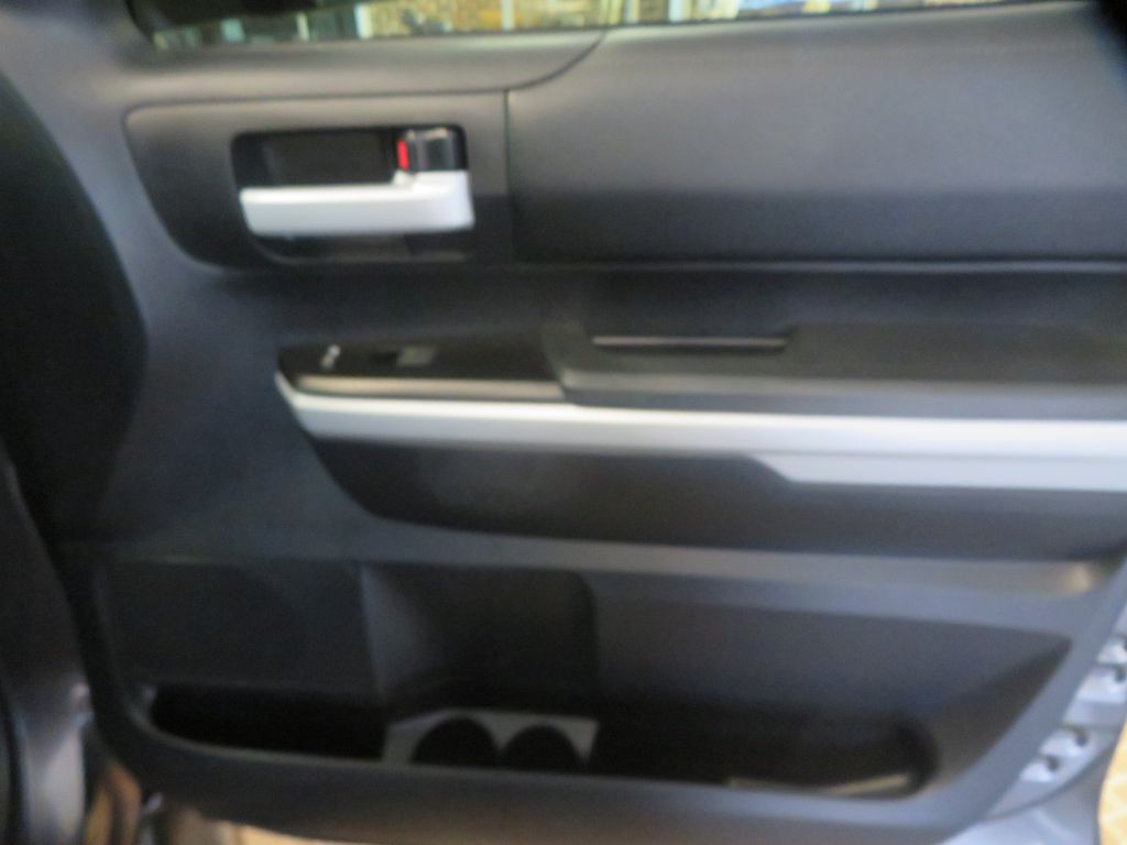 Photo 24 of this TOYOTA TUNDRA