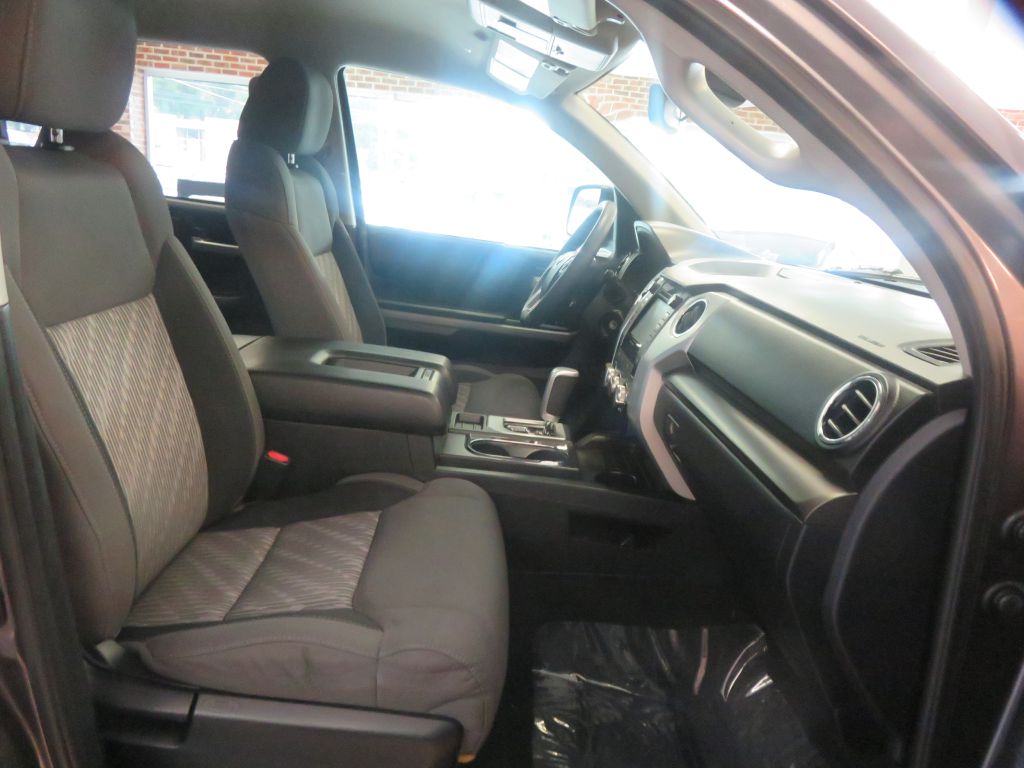 Photo 25 of this TOYOTA TUNDRA