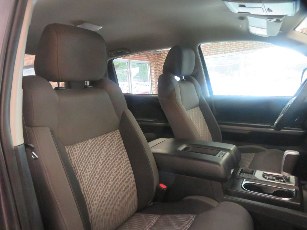 Photo 27 of this TOYOTA TUNDRA