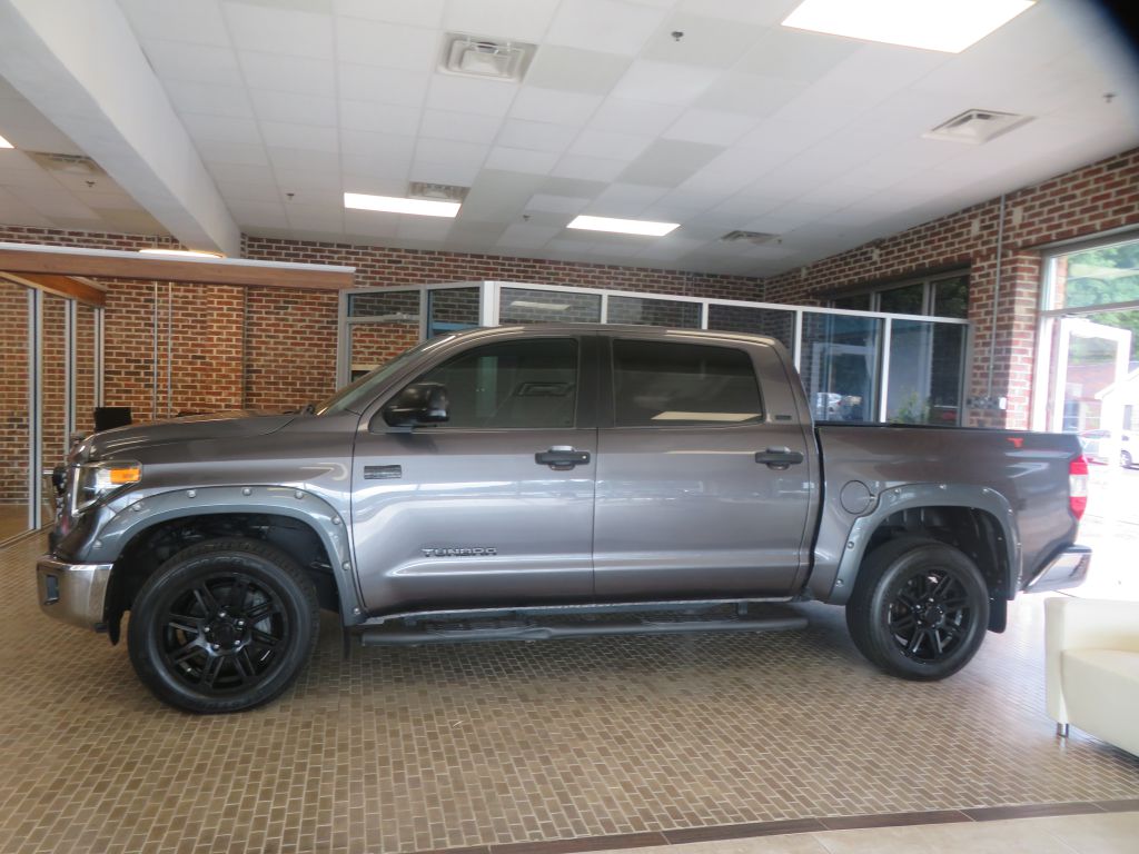 Photo 77 of this TOYOTA TUNDRA