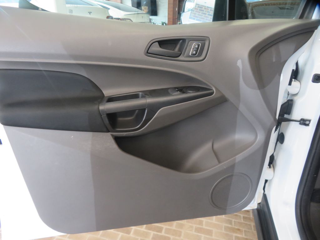 Photo 13 of this FORD TRANSIT CONNECT