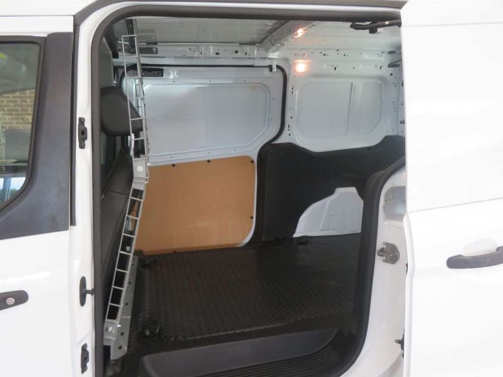 Photo 17 of this FORD TRANSIT CONNECT
