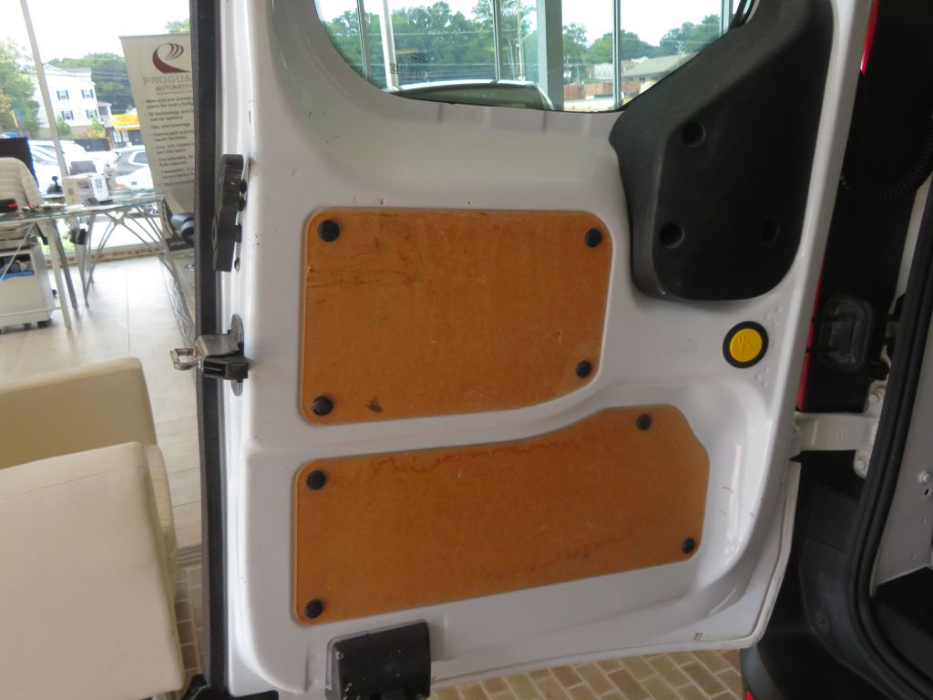 Photo 23 of this FORD TRANSIT CONNECT