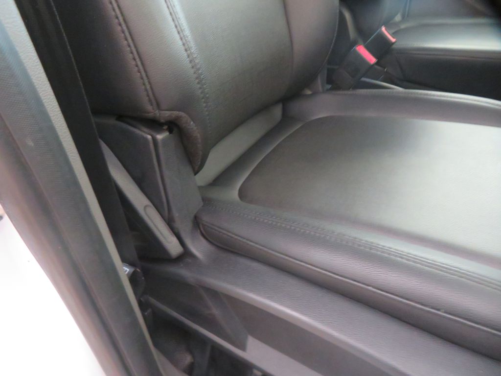 Photo 35 of this FORD TRANSIT CONNECT