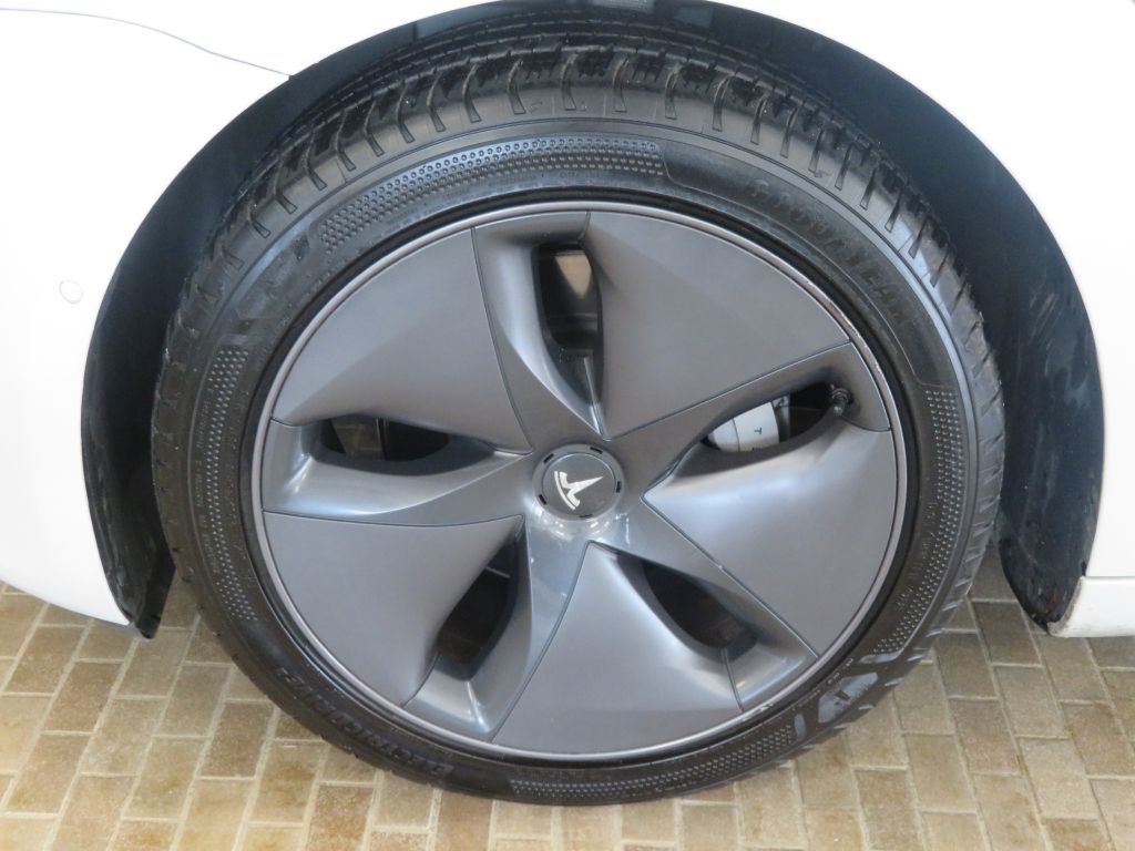 Photo 7 of this TESLA MODEL 3