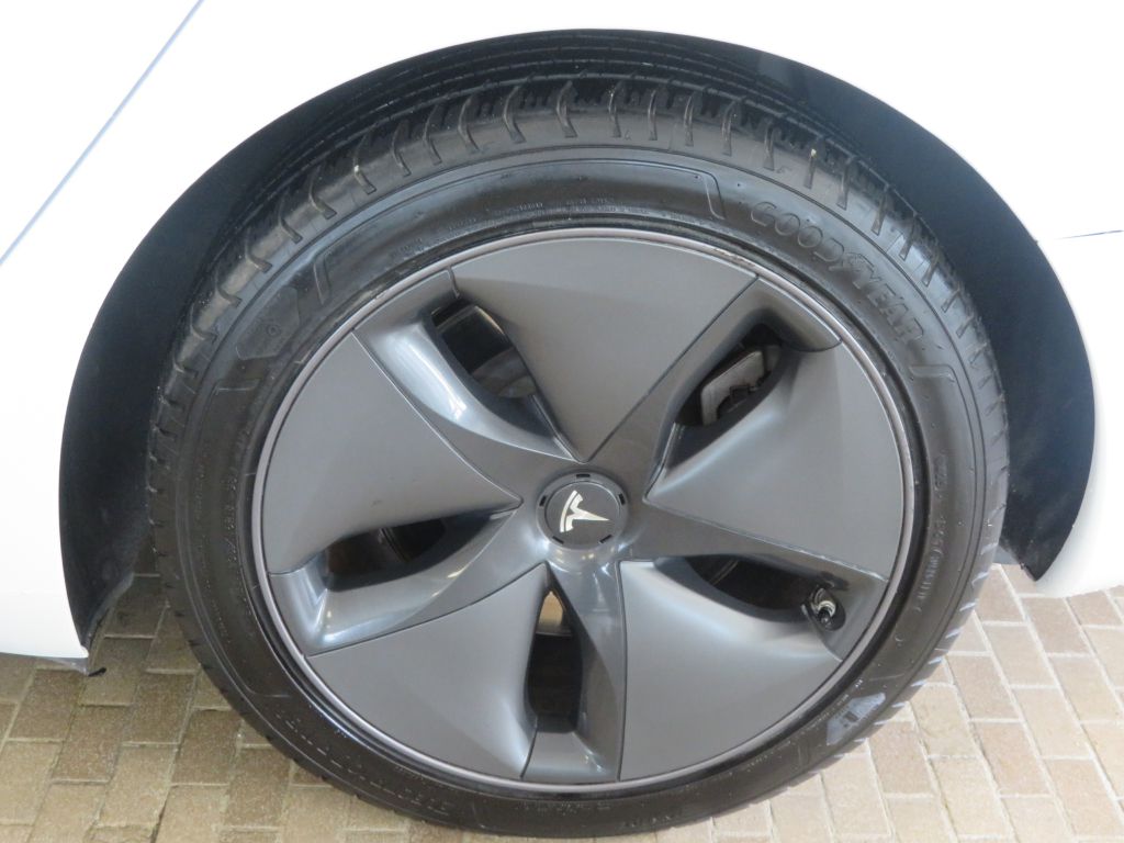 Photo 8 of this TESLA MODEL 3
