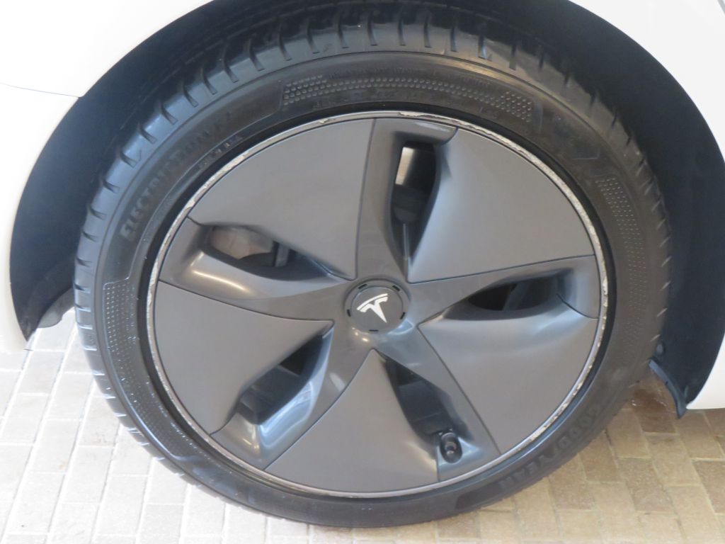 Photo 9 of this TESLA MODEL 3