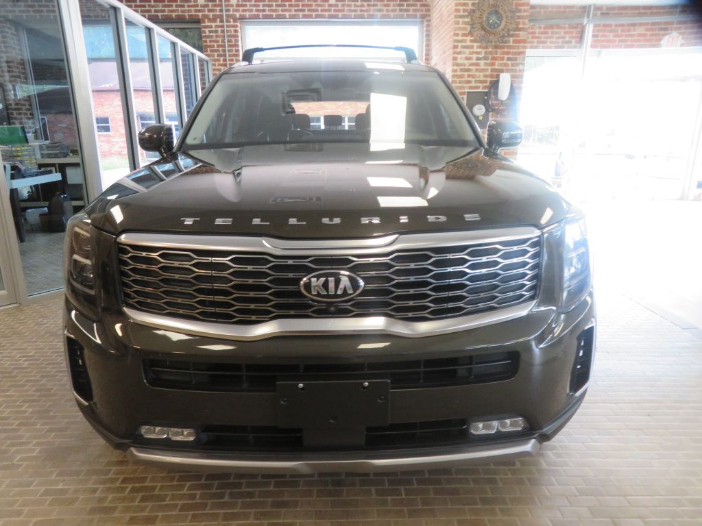 Photo 2 of this KIA TELLURIDE