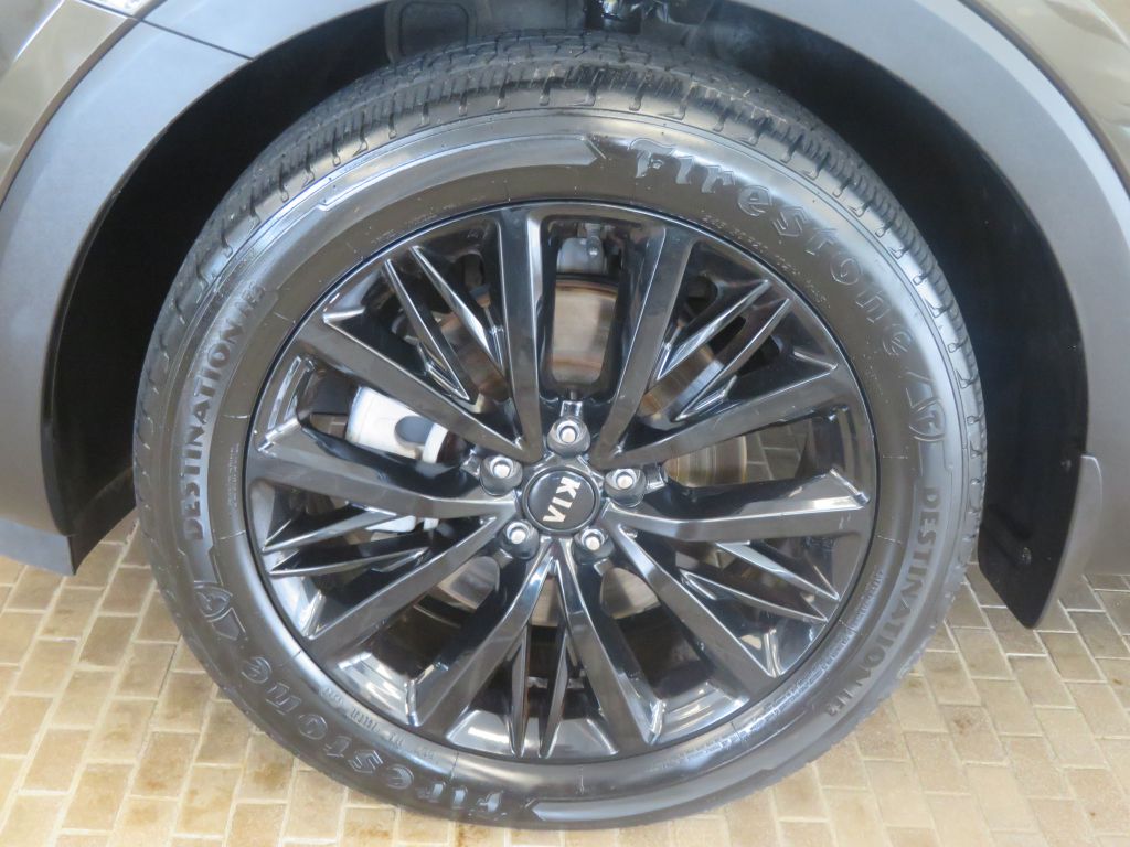 Photo 7 of this KIA TELLURIDE
