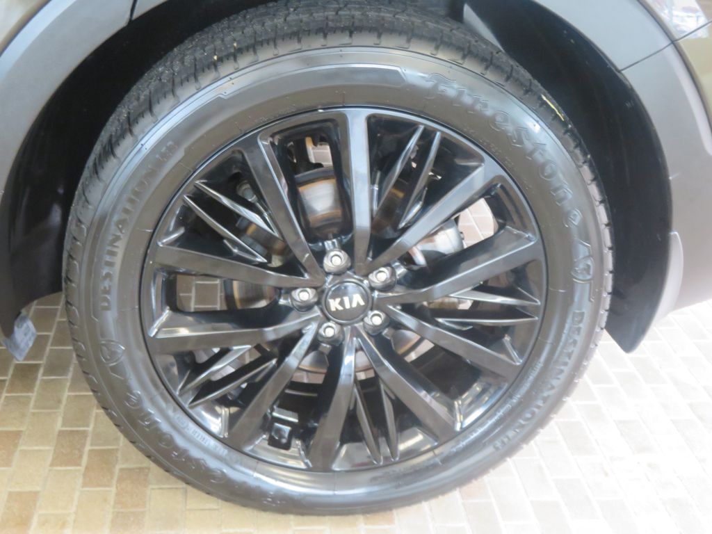 Photo 8 of this KIA TELLURIDE