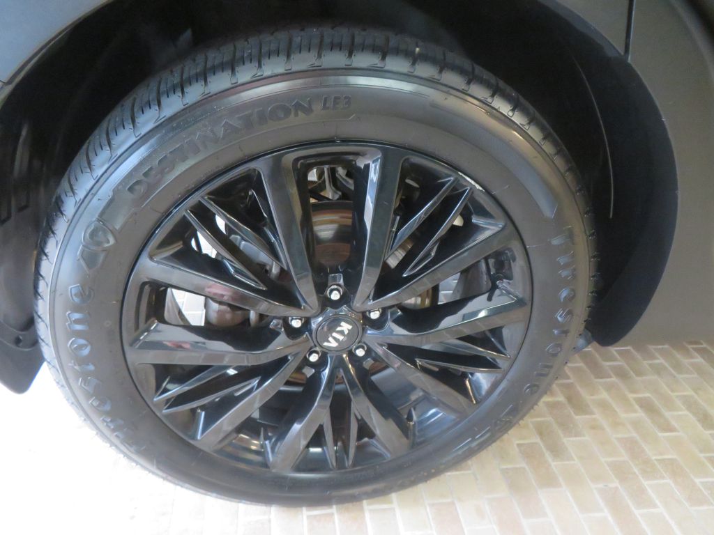 Photo 9 of this KIA TELLURIDE