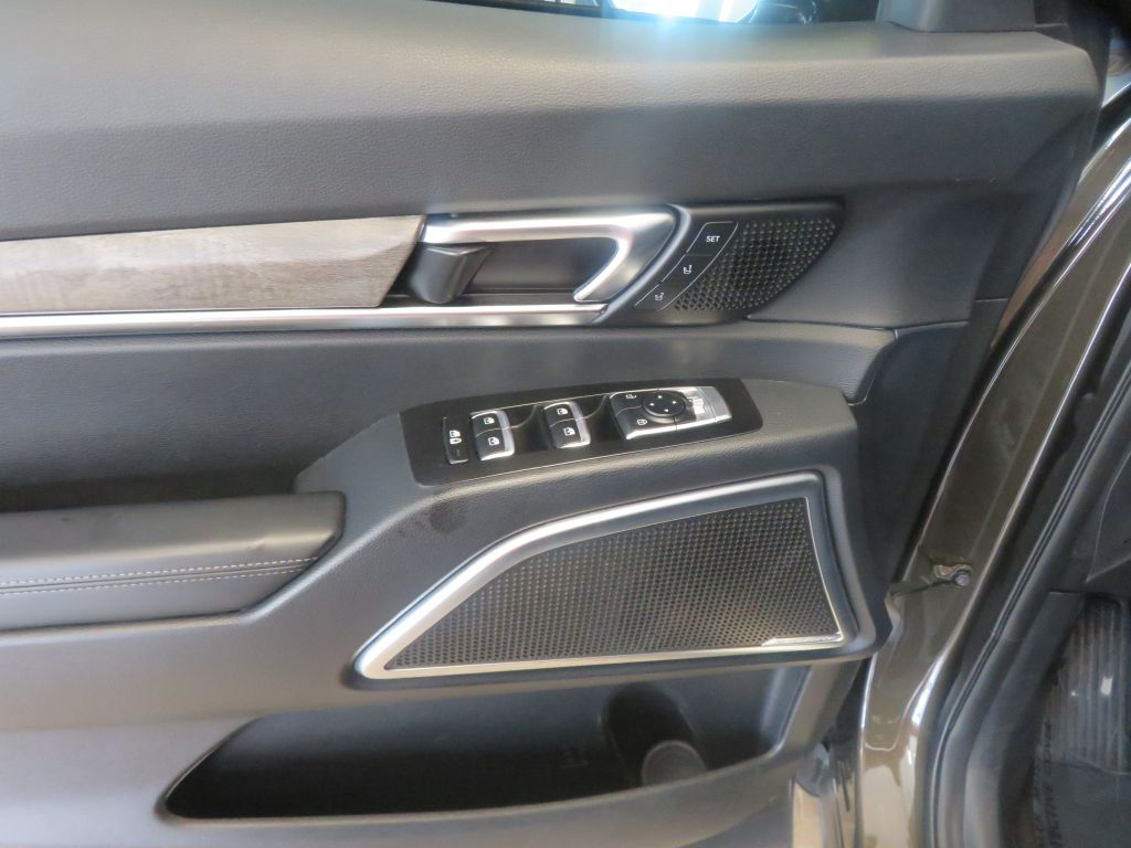 Photo 14 of this KIA TELLURIDE