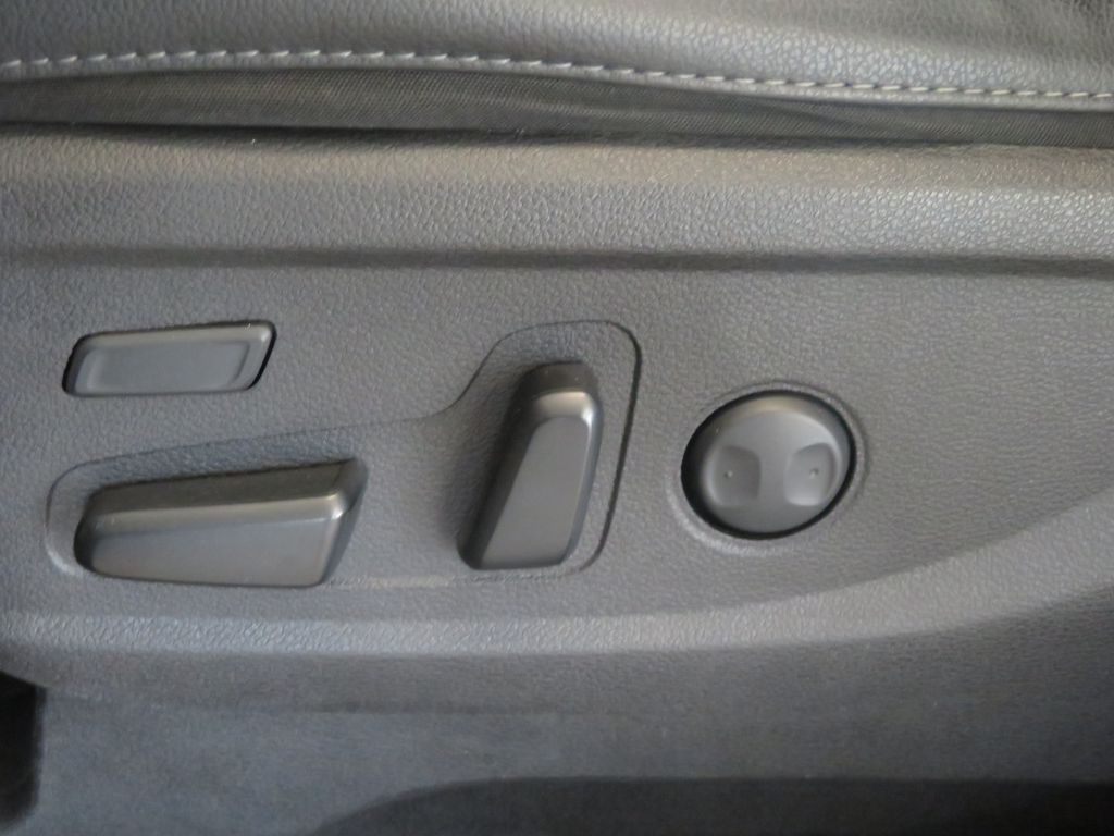 Photo 16 of this KIA TELLURIDE
