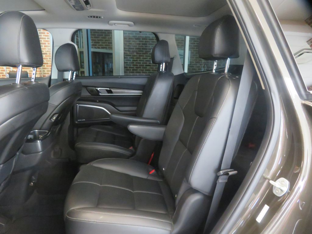 Photo 20 of this KIA TELLURIDE