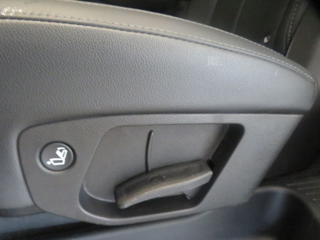 Photo 21 of this KIA TELLURIDE