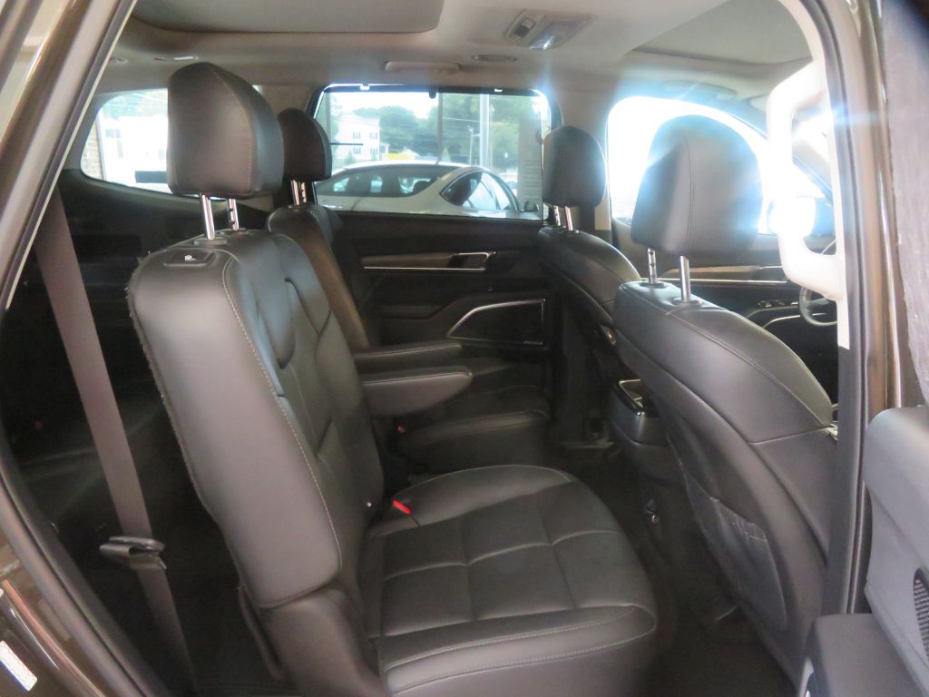Photo 26 of this KIA TELLURIDE