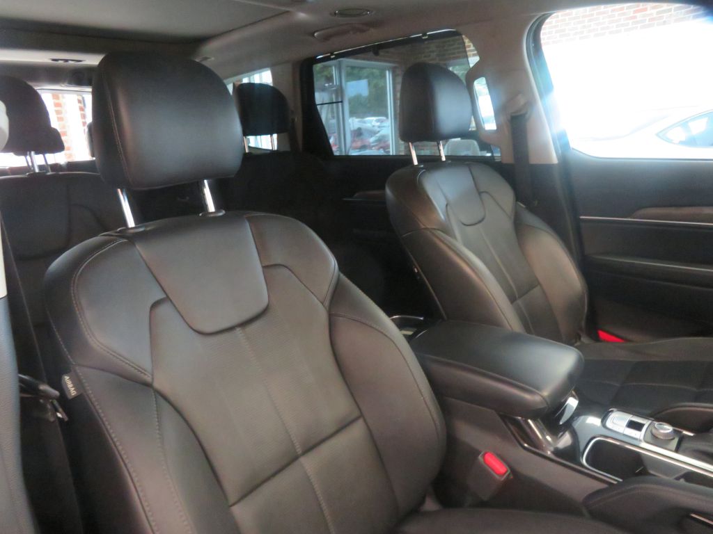 Photo 33 of this KIA TELLURIDE