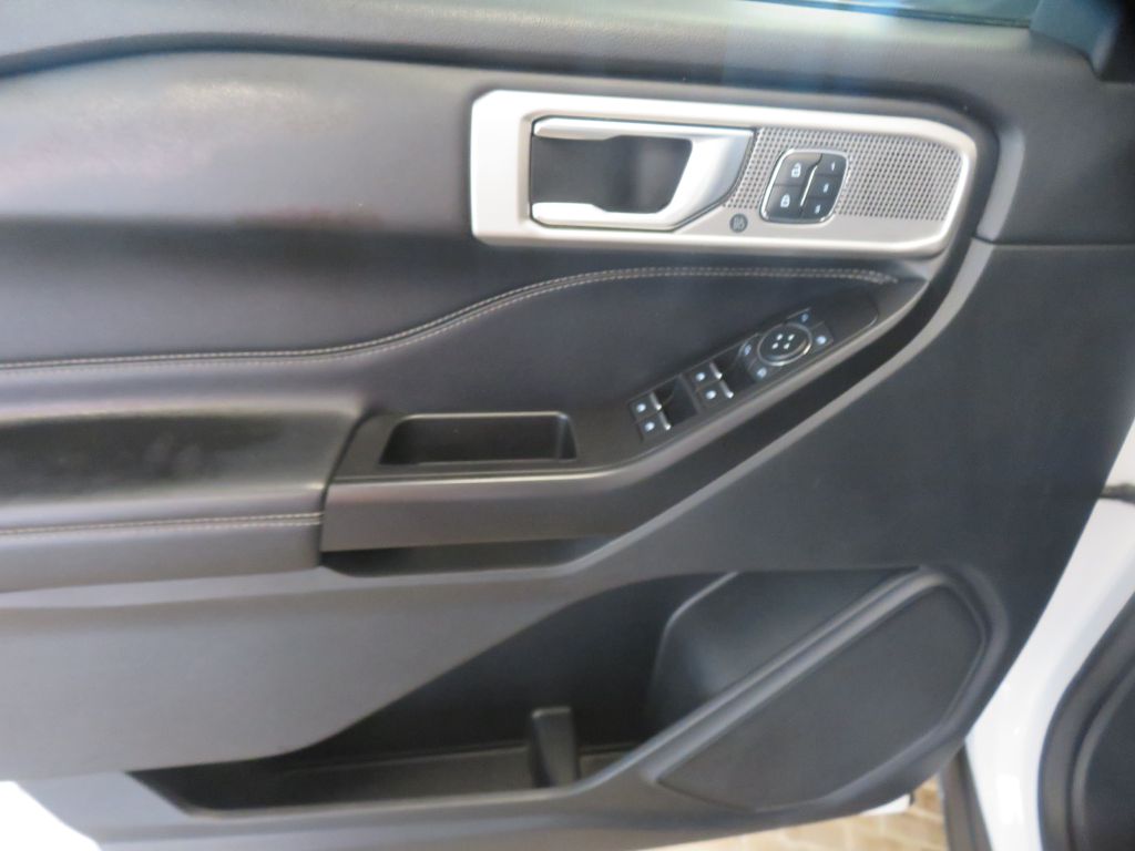 Photo 12 of this FORD EXPLORER LTD