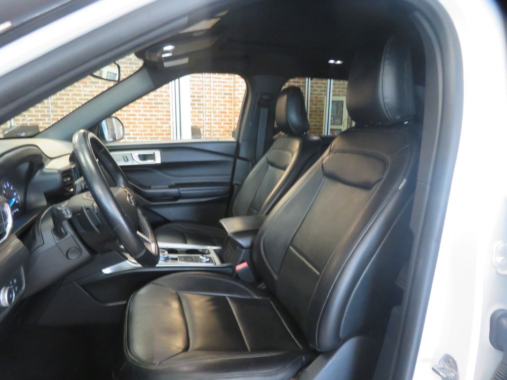 Photo 13 of this FORD EXPLORER LTD