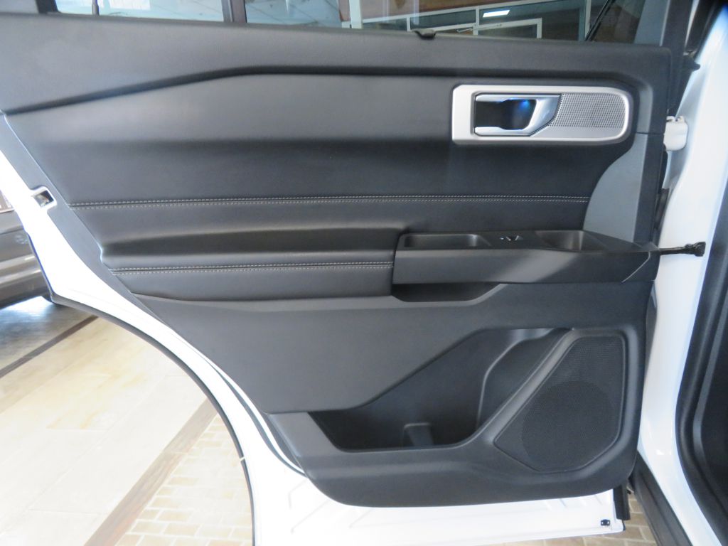 Photo 14 of this FORD EXPLORER LTD