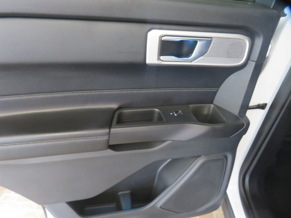 Photo 15 of this FORD EXPLORER LTD