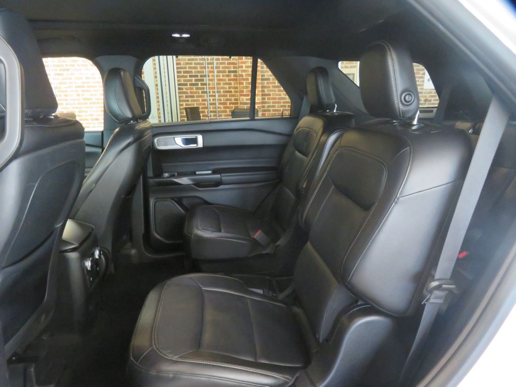 Photo 16 of this FORD EXPLORER LTD