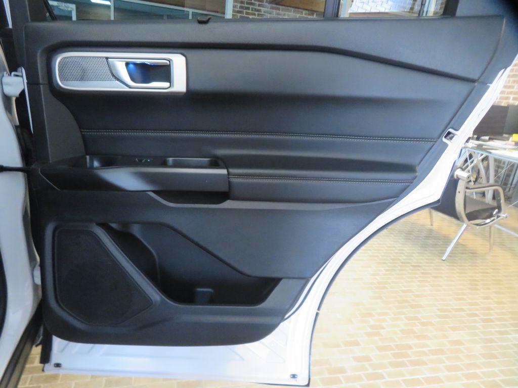 Photo 18 of this FORD EXPLORER LTD