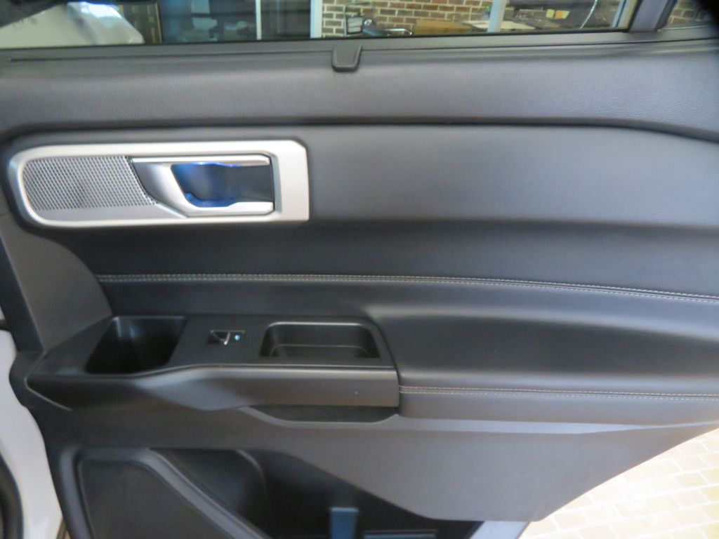 Photo 19 of this FORD EXPLORER LTD