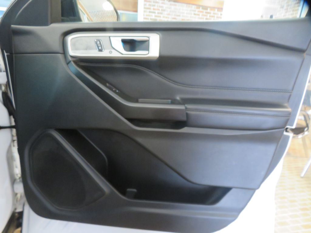 Photo 23 of this FORD EXPLORER LTD