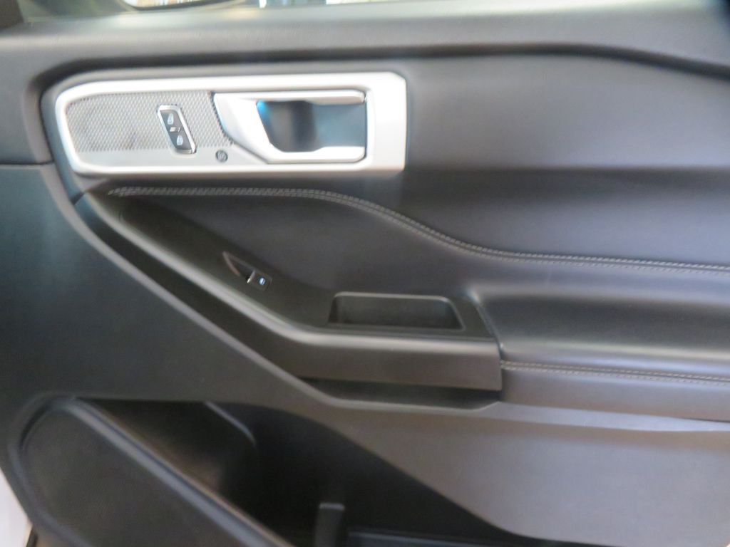 Photo 24 of this FORD EXPLORER LTD