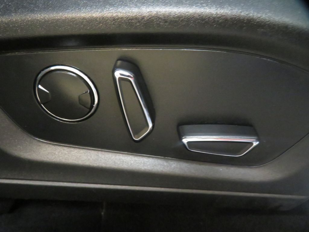 Photo 26 of this FORD EXPLORER LTD