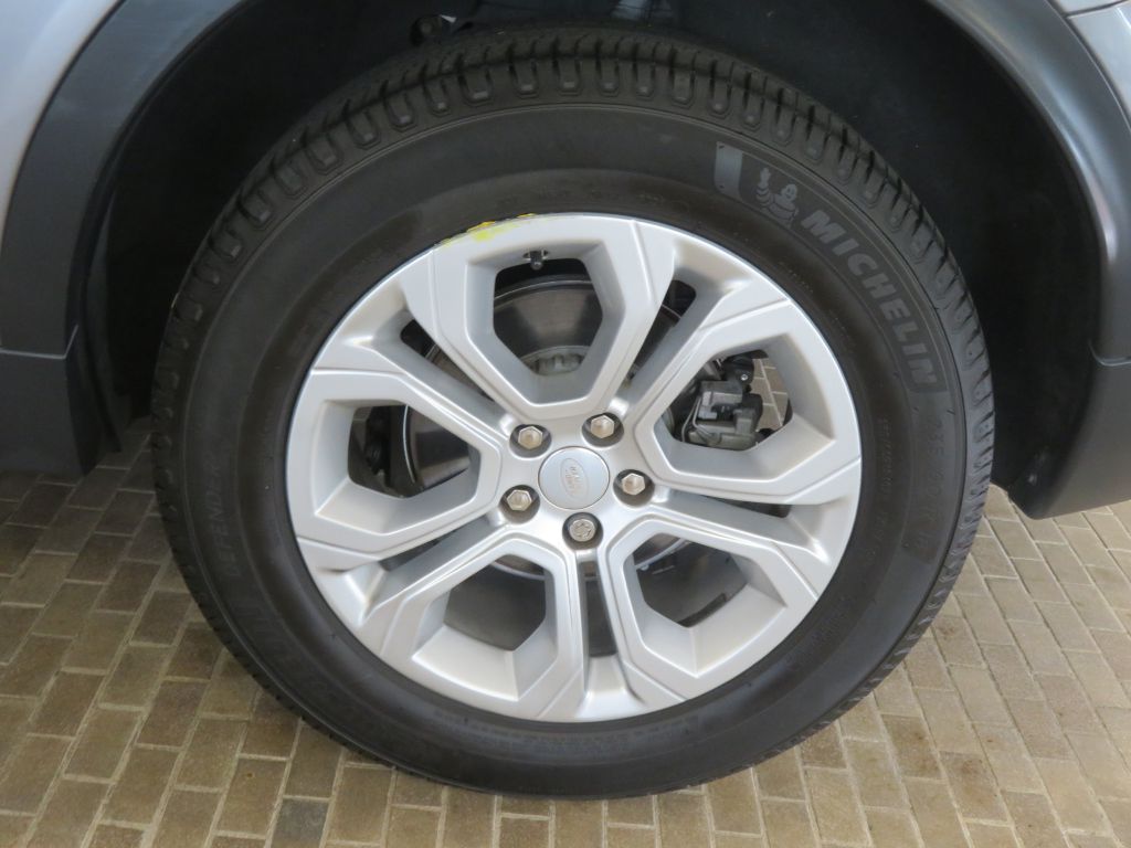 Photo 8 of this LAND ROVER DISCOVERY SPORT
