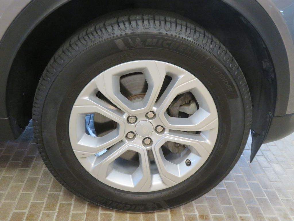 Photo 10 of this LAND ROVER DISCOVERY SPORT