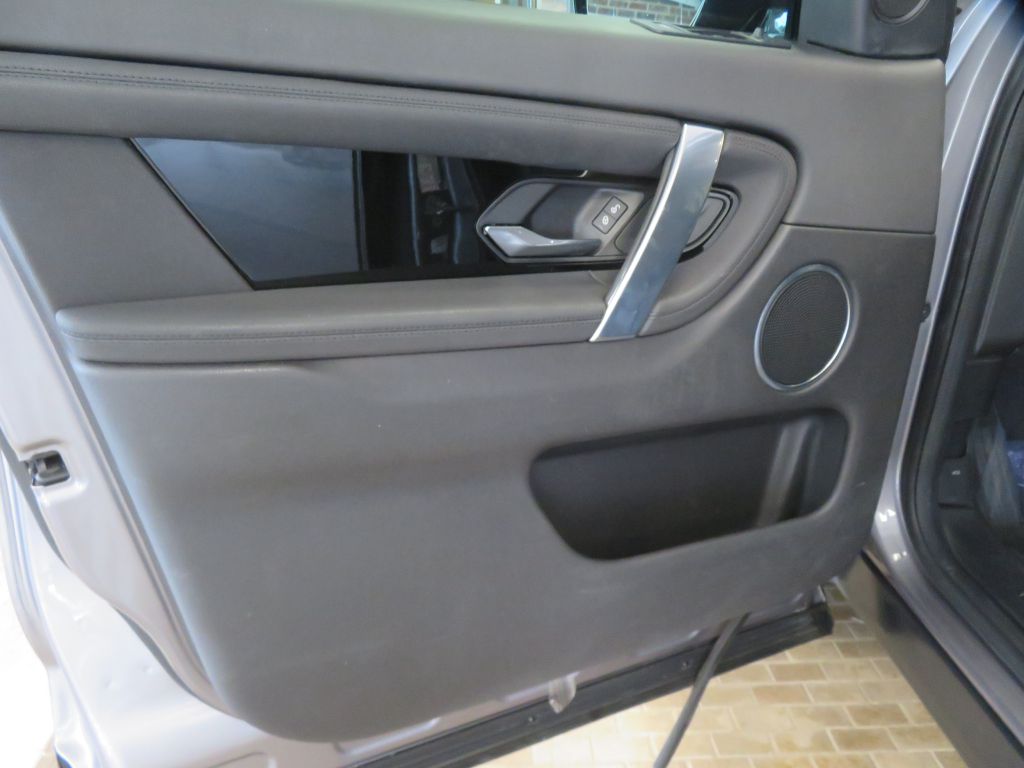 Photo 13 of this LAND ROVER DISCOVERY SPORT