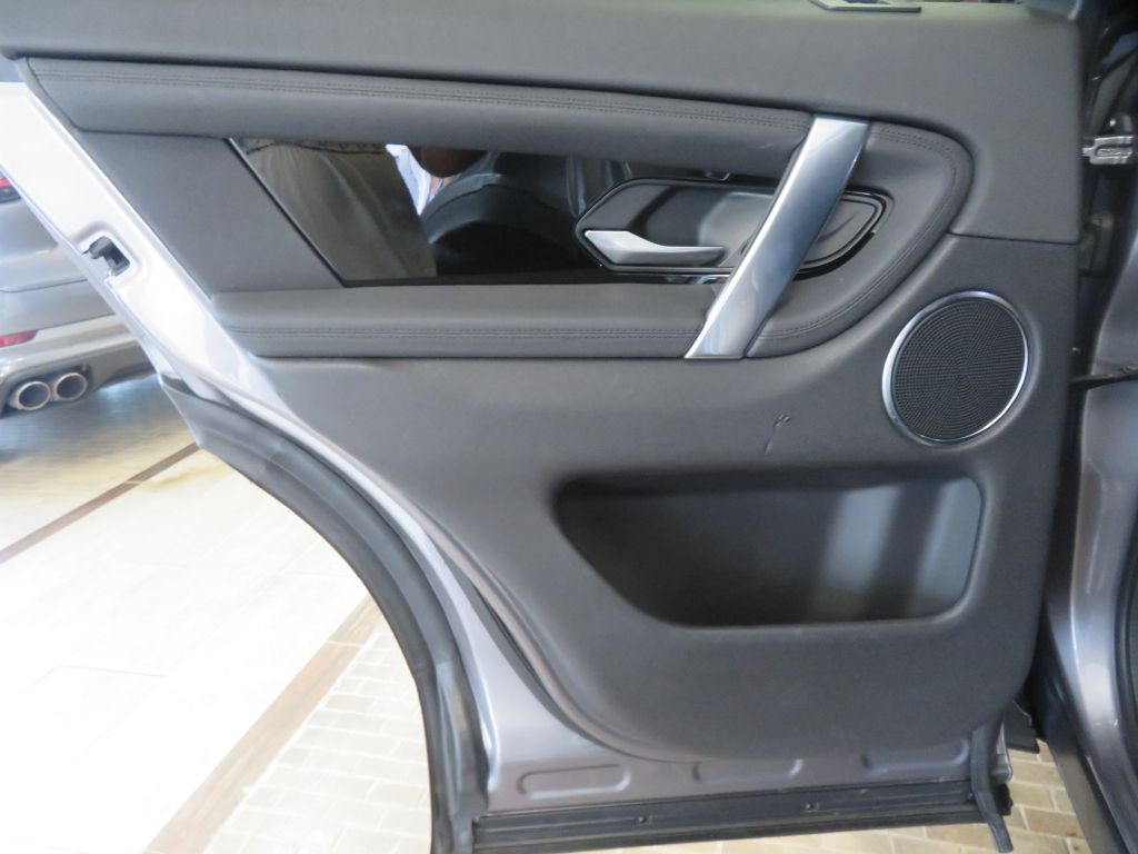 Photo 17 of this LAND ROVER DISCOVERY SPORT