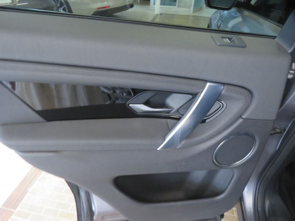 Photo 18 of this LAND ROVER DISCOVERY SPORT