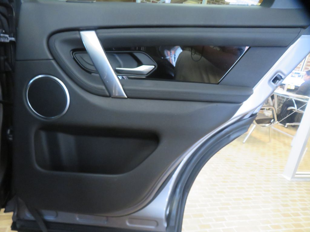 Photo 20 of this LAND ROVER DISCOVERY SPORT