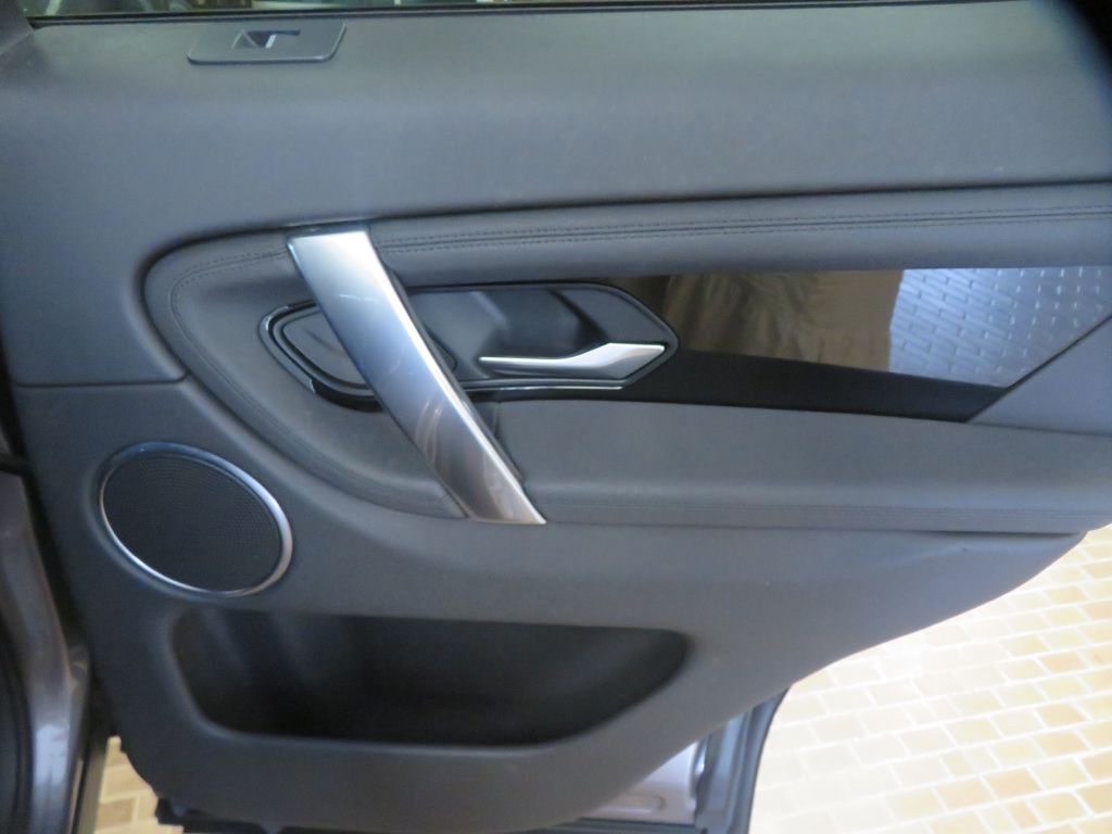 Photo 21 of this LAND ROVER DISCOVERY SPORT