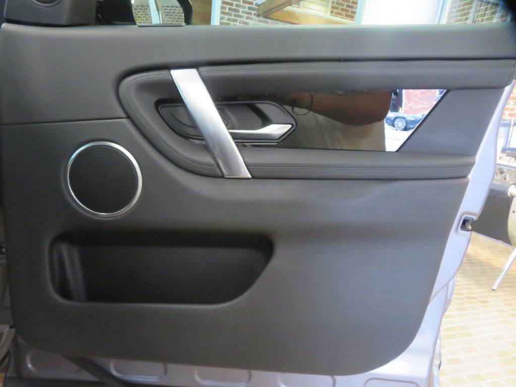 Photo 23 of this LAND ROVER DISCOVERY SPORT
