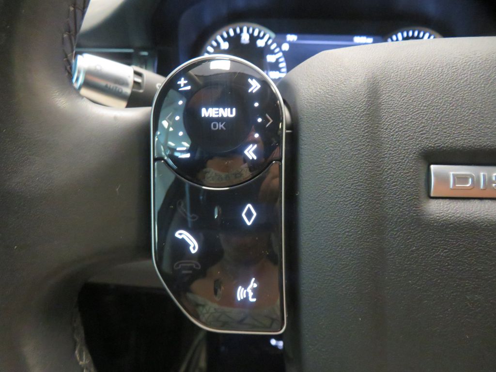 Photo 32 of this LAND ROVER DISCOVERY SPORT