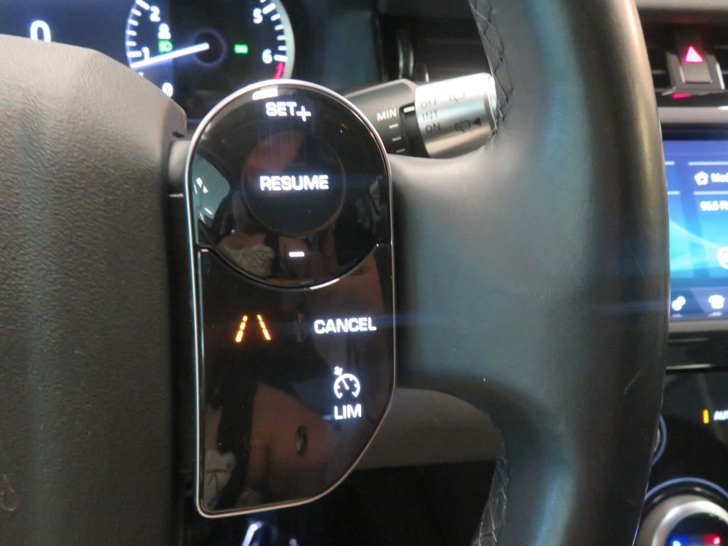 Photo 33 of this LAND ROVER DISCOVERY SPORT