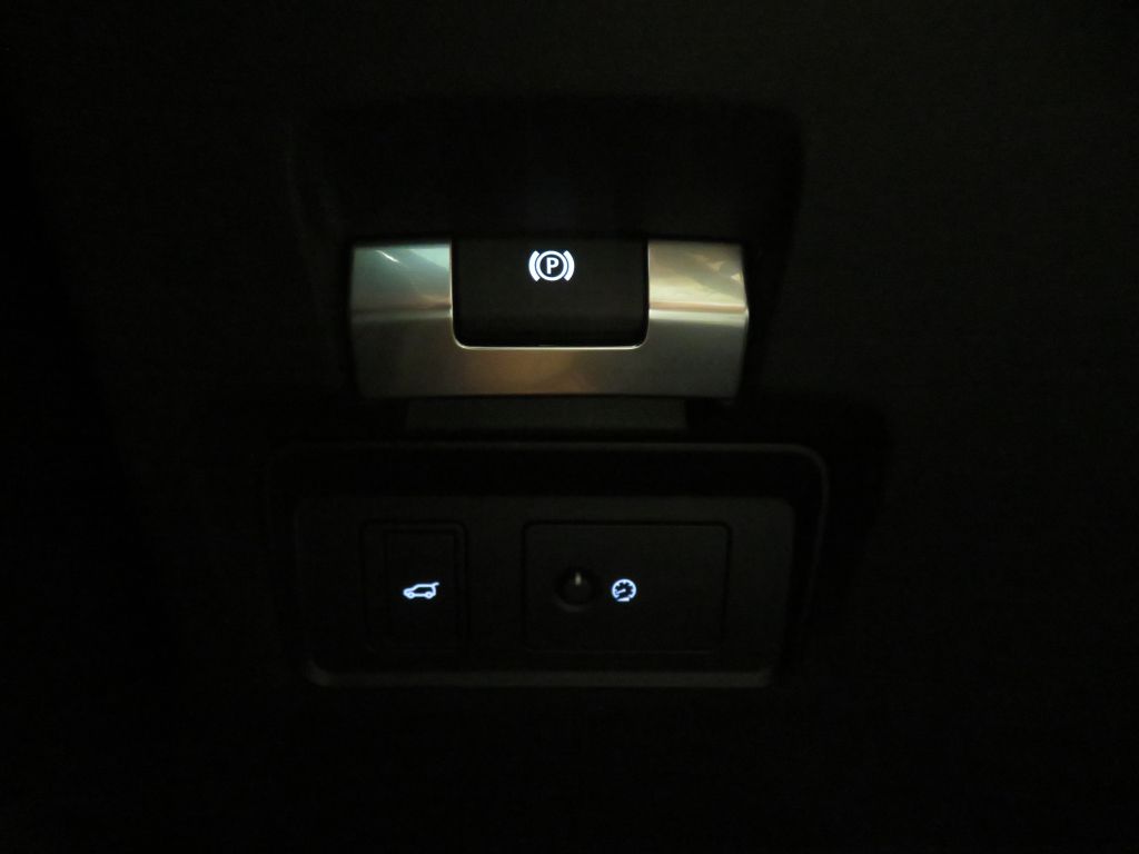 Photo 35 of this LAND ROVER DISCOVERY SPORT