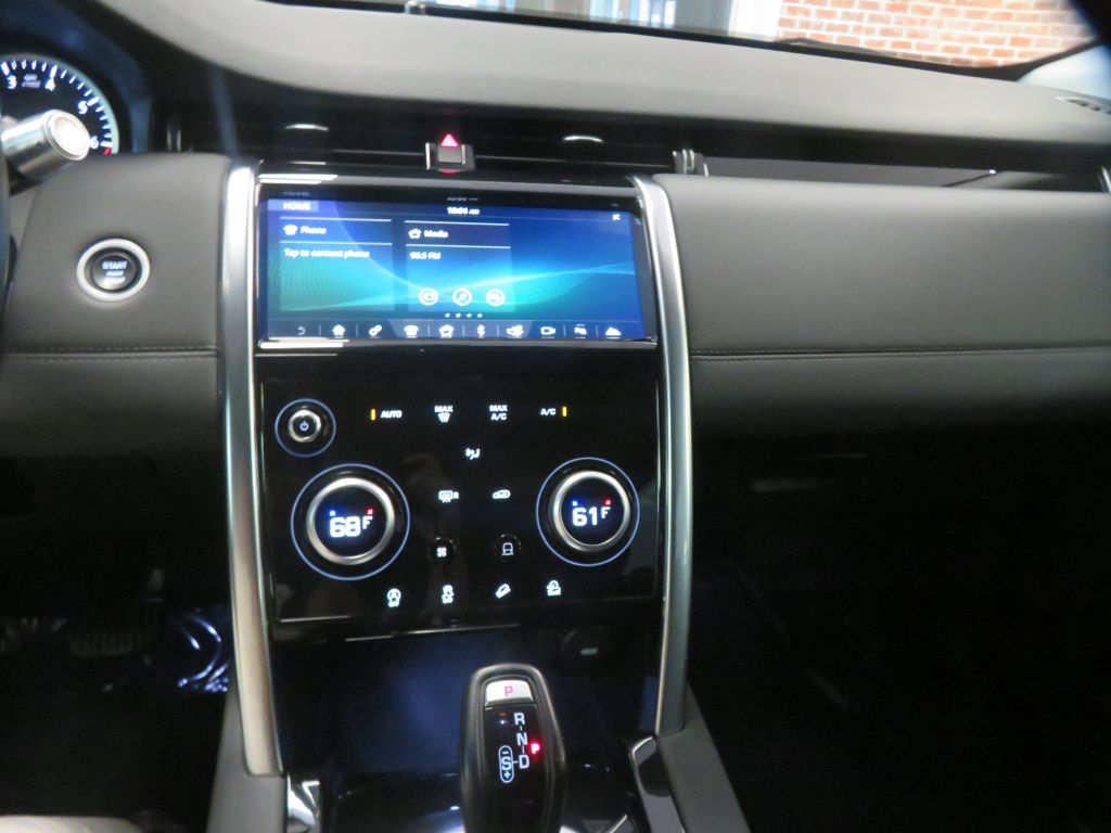Photo 36 of this LAND ROVER DISCOVERY SPORT