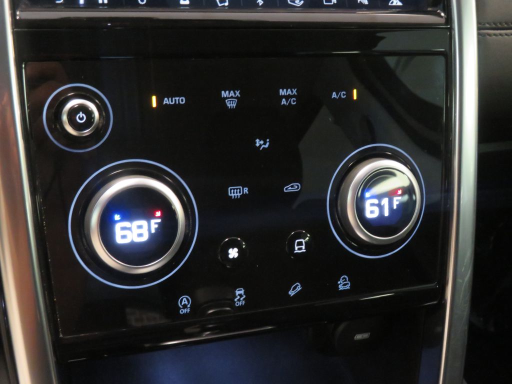 Photo 42 of this LAND ROVER DISCOVERY SPORT