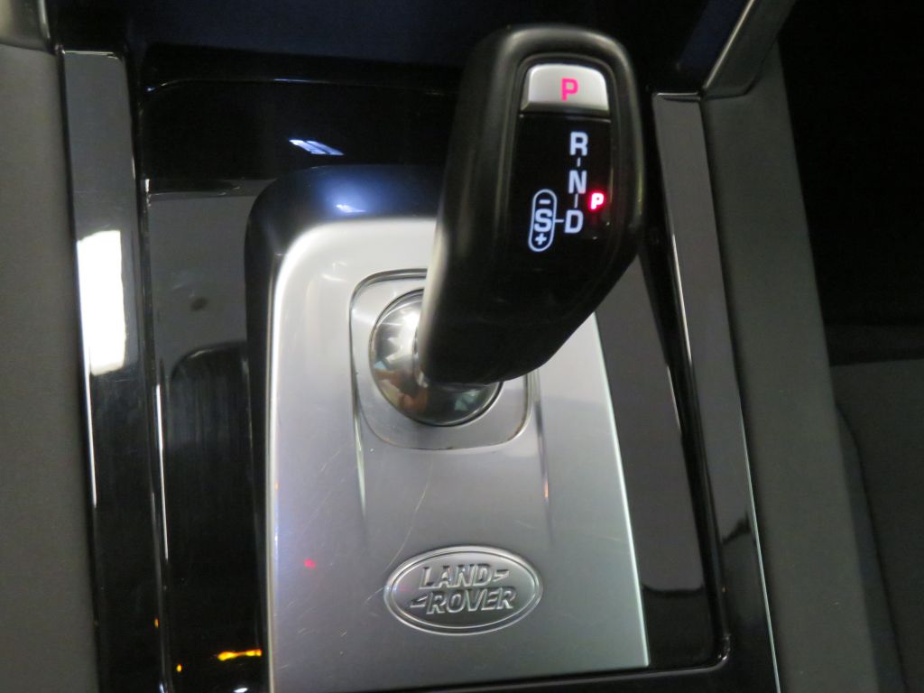 Photo 43 of this LAND ROVER DISCOVERY SPORT