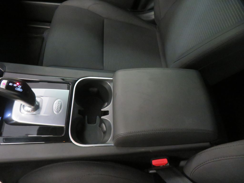 Photo 44 of this LAND ROVER DISCOVERY SPORT