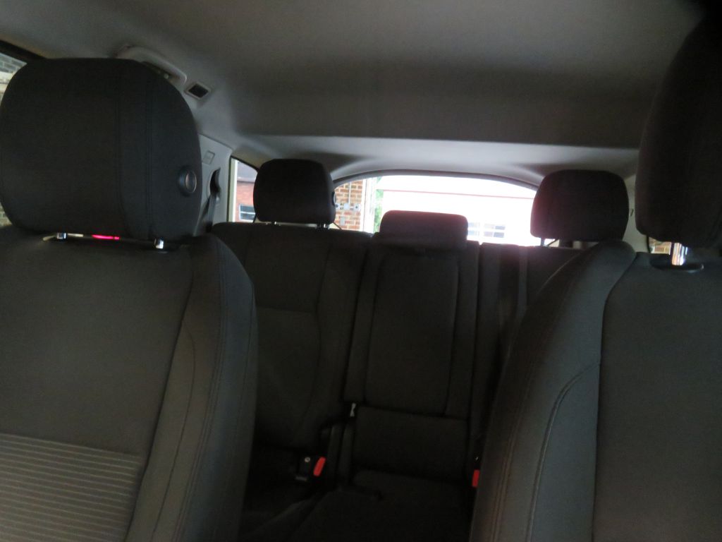 Photo 45 of this LAND ROVER DISCOVERY SPORT