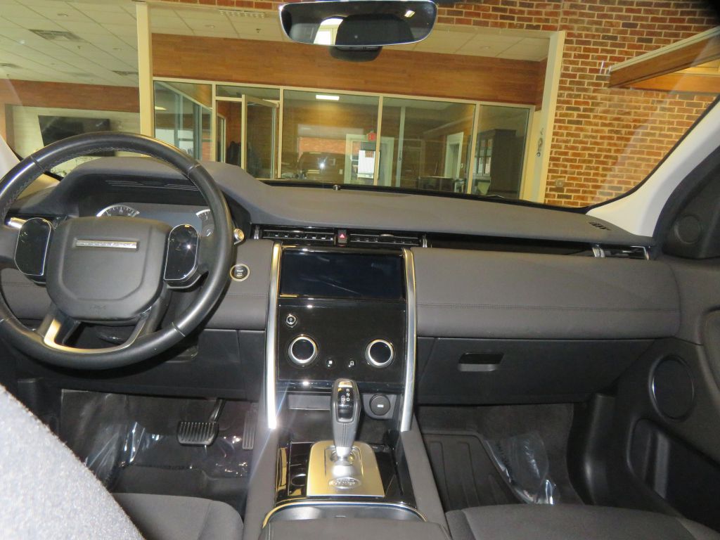 Photo 47 of this LAND ROVER DISCOVERY SPORT
