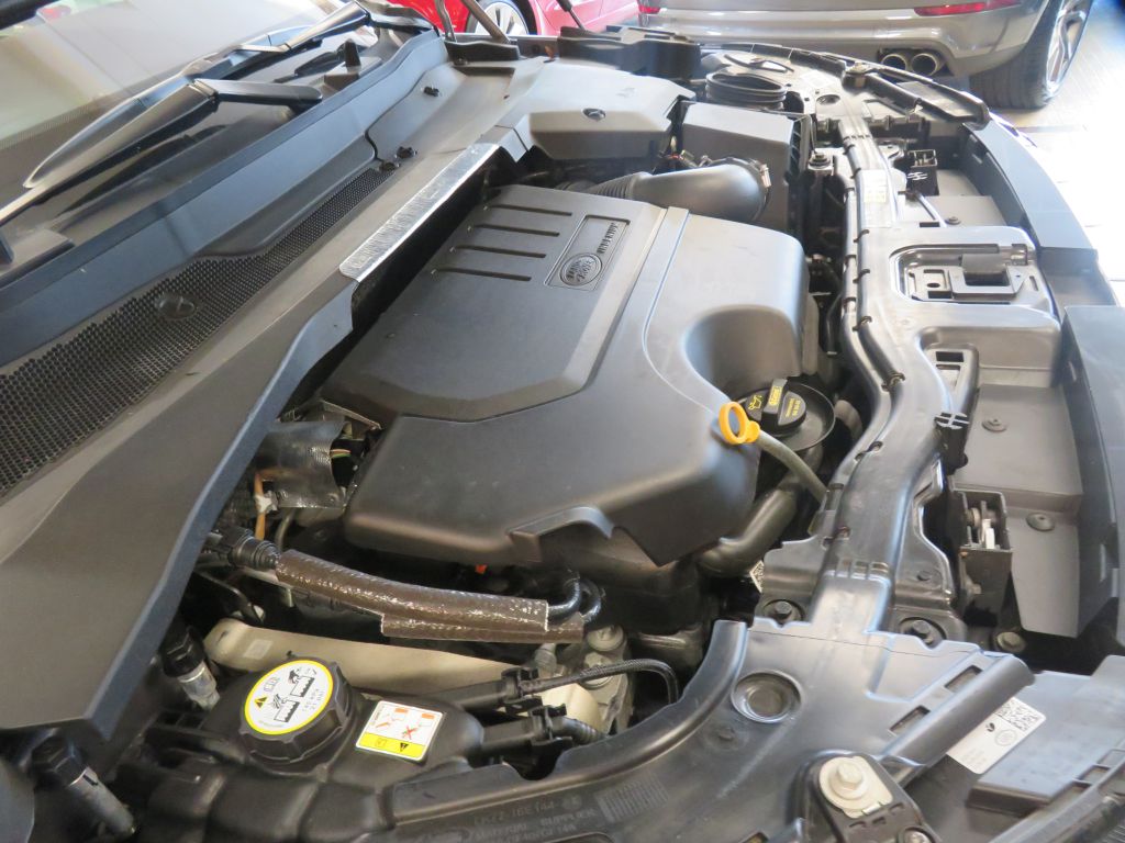 Photo 54 of this LAND ROVER DISCOVERY SPORT