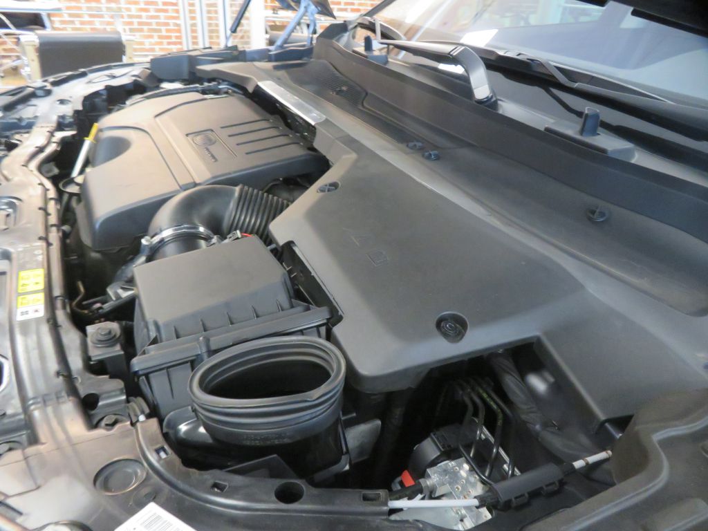 Photo 55 of this LAND ROVER DISCOVERY SPORT